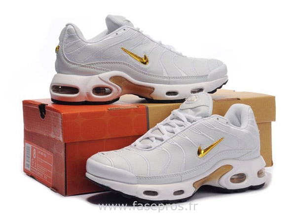 nike requin blanc et or